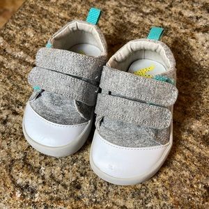 Ten little shoes